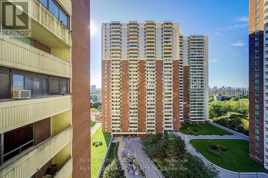 5 Massey Square Unit 1202, Toronto (Crescent Town)