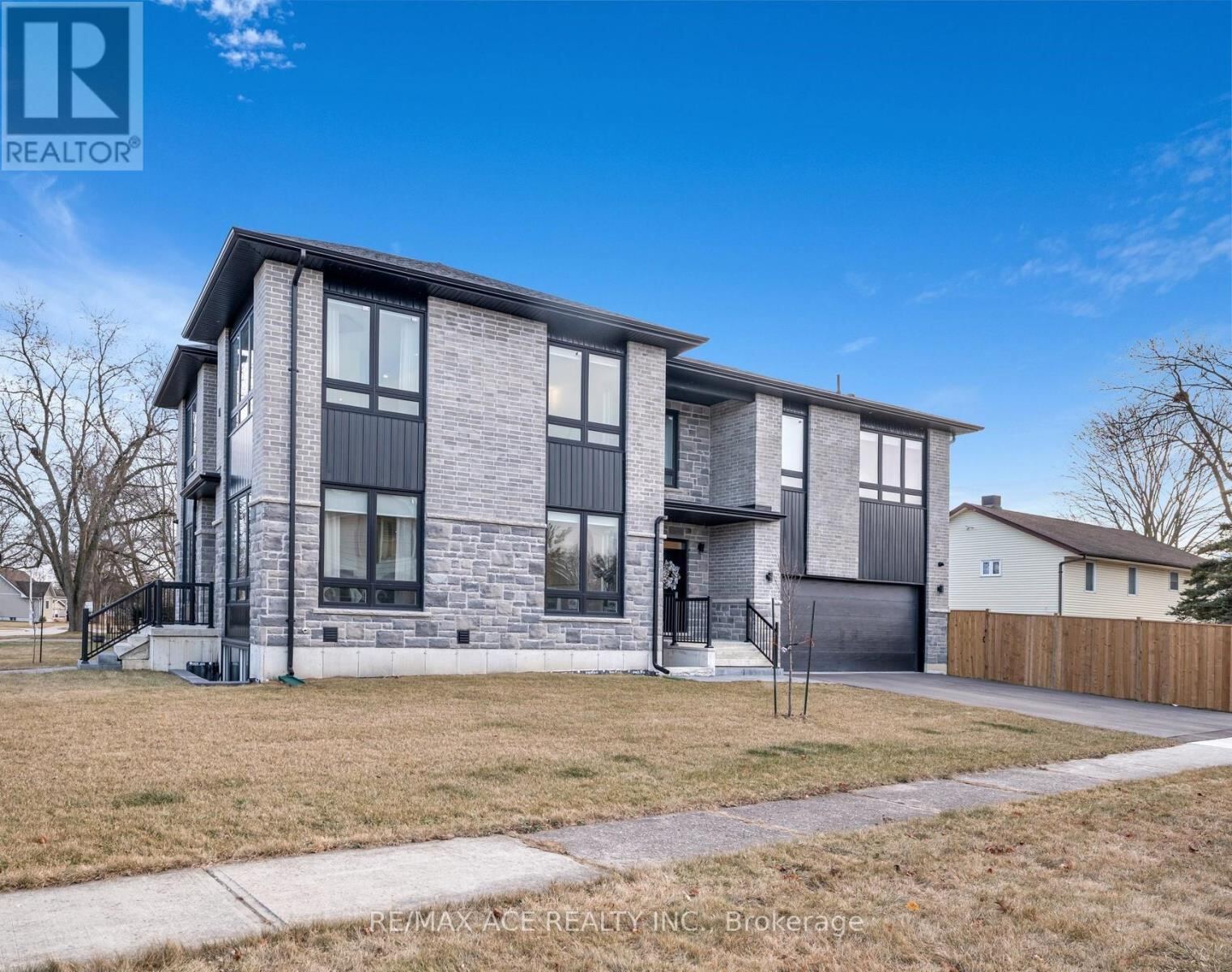 19 Burcher Road, Ajax (South East)