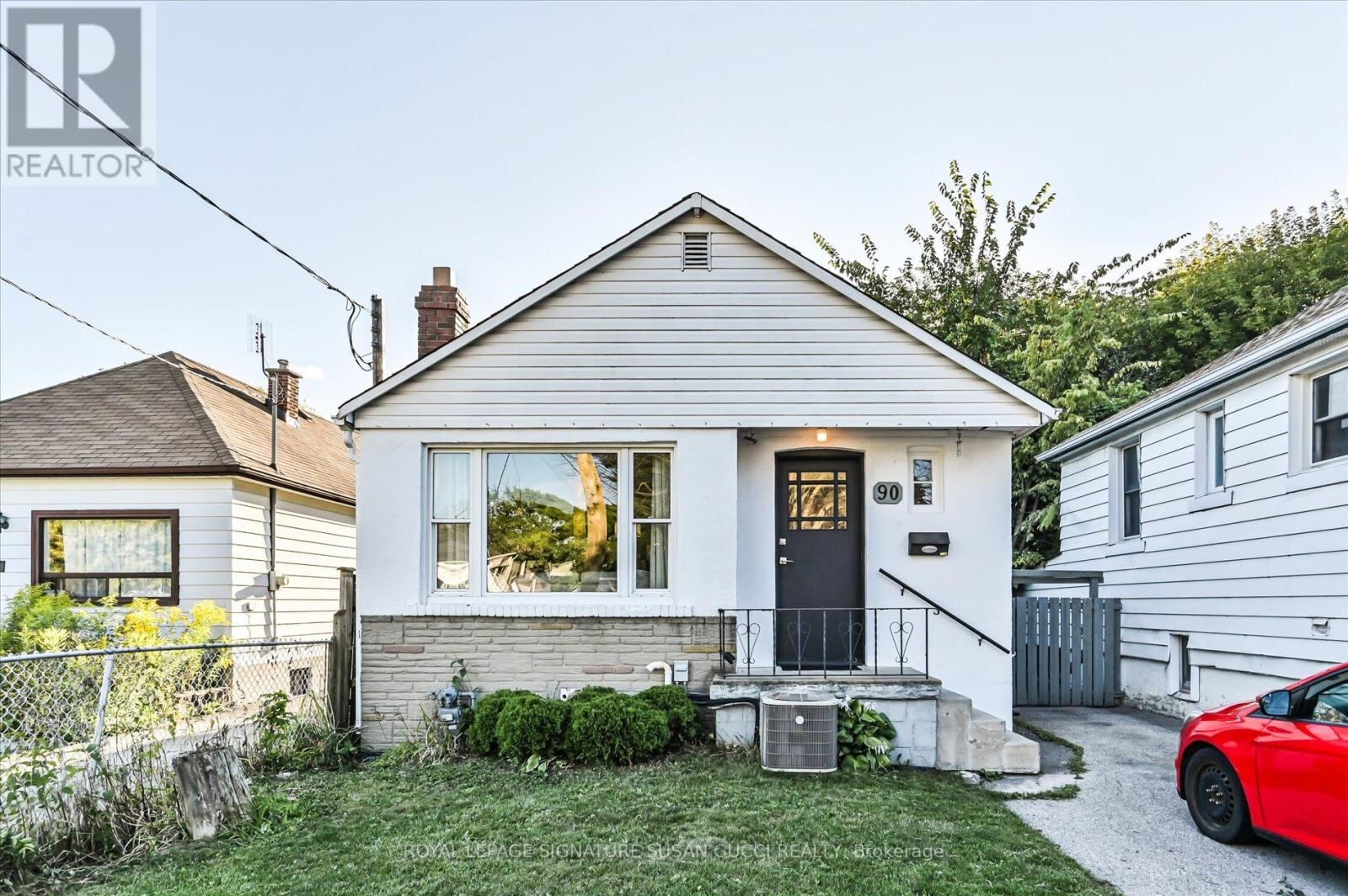 90 Meighen Avenue, Toronto (O’Connor-Parkview)