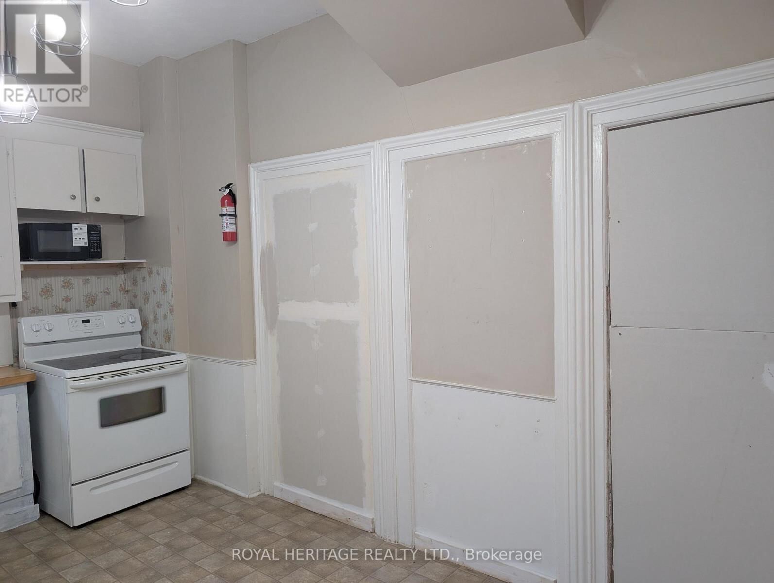 75 Charles Street Unit 4, Oshawa (Central)