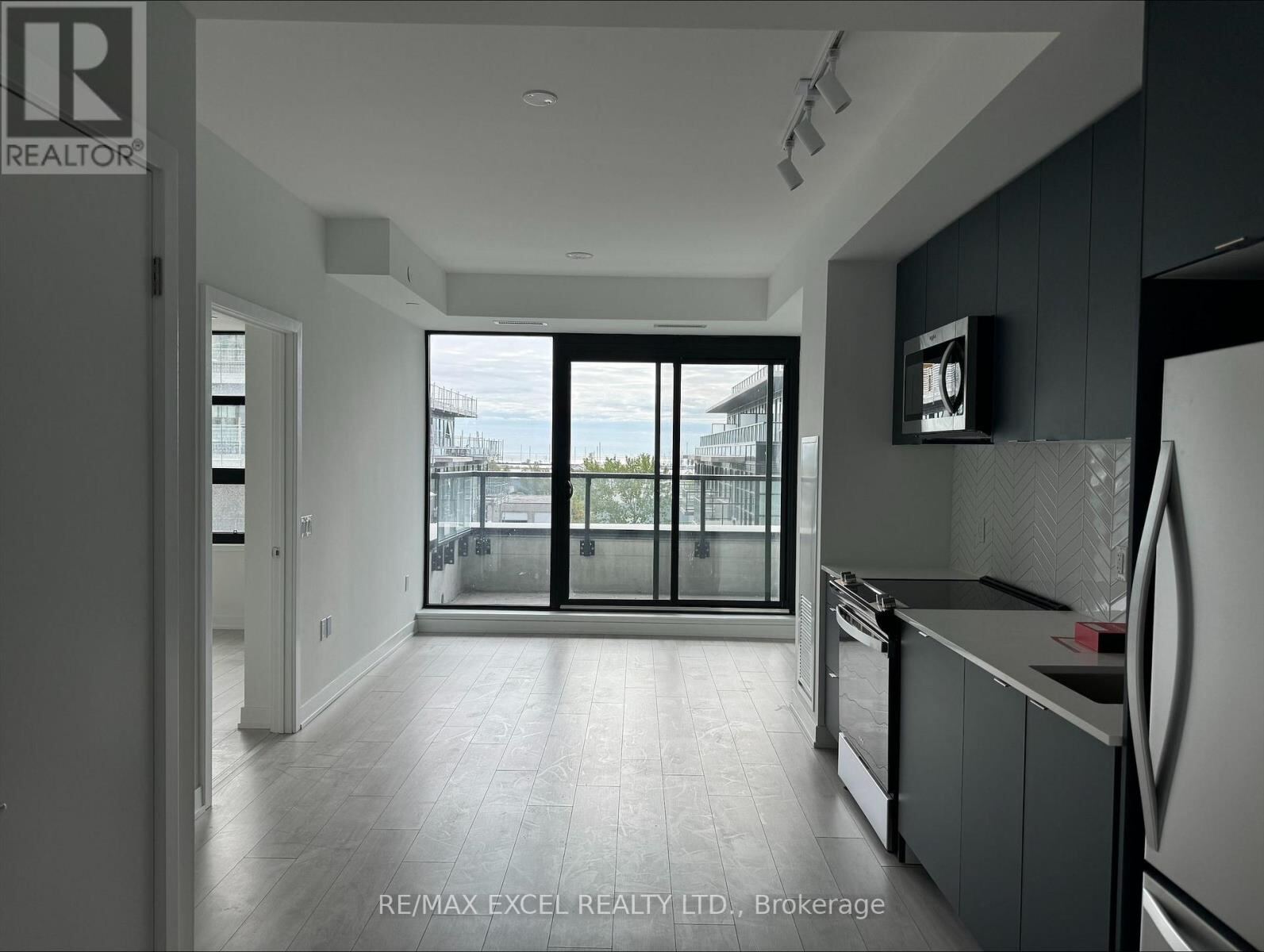 1606 Charles Street Unit 405 A, Whitby (Port Whitby)