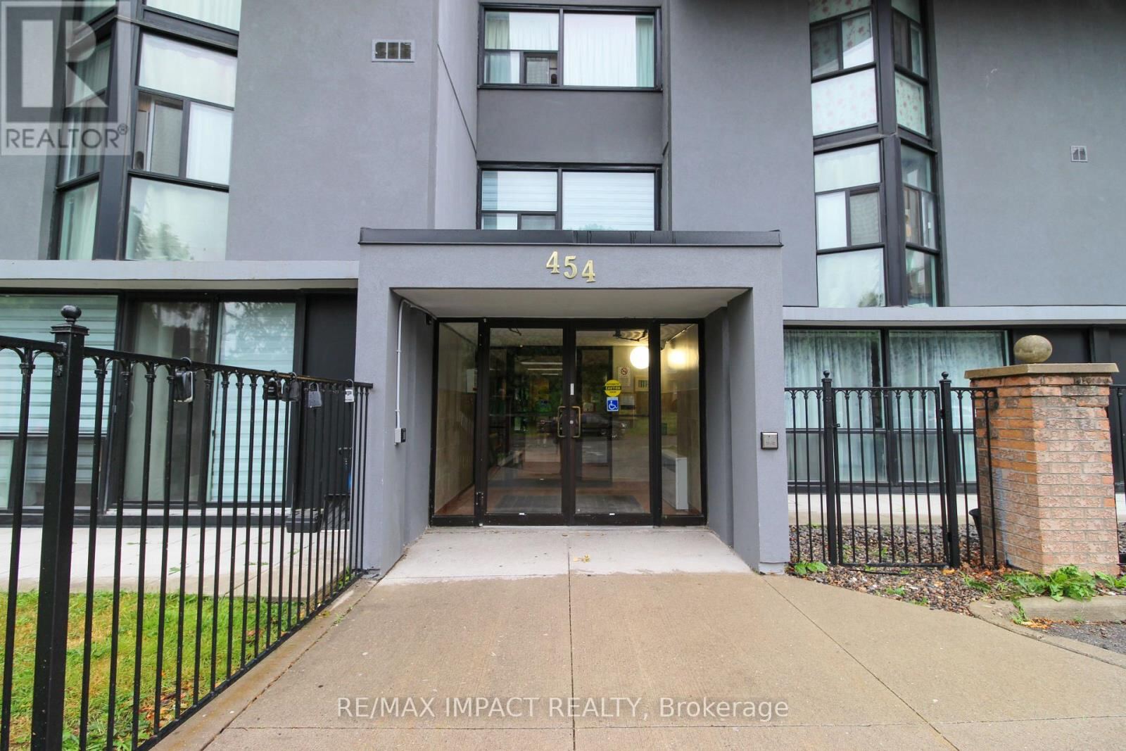 454 Centre Street South Unit 112, Oshawa (Central)