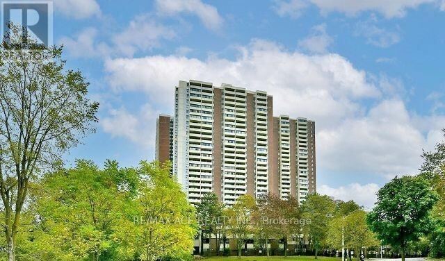 5 Massey Square Unit 2011, Toronto (Crescent Town)