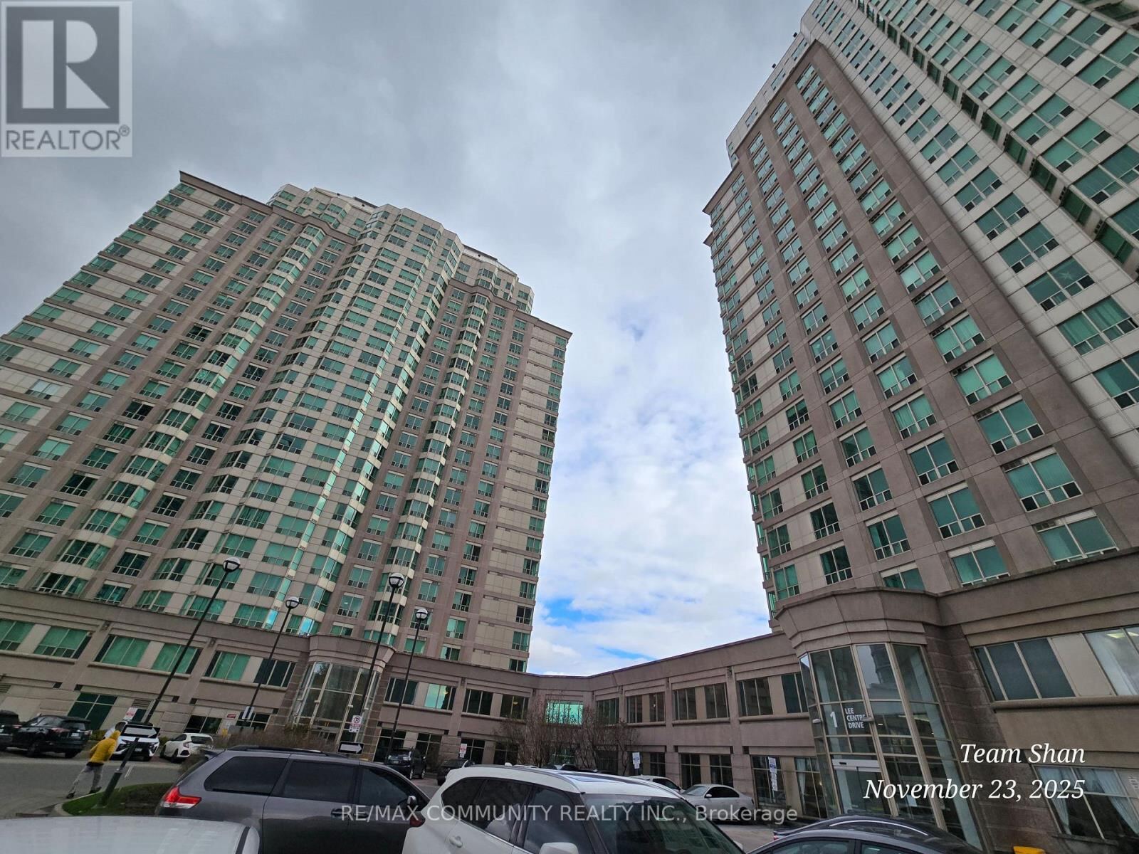 1 Lee Centre Drive Unit PH302, Toronto (Woburn)