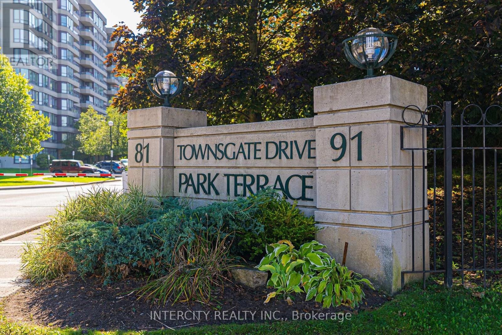 81 Townsgate Drive Unit Ph208, Vaughan (Crestwood-Springfarm-Yorkhill)