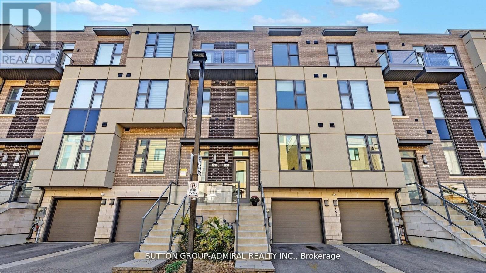 247 Smallwood Circle South, Vaughan (Brownridge)