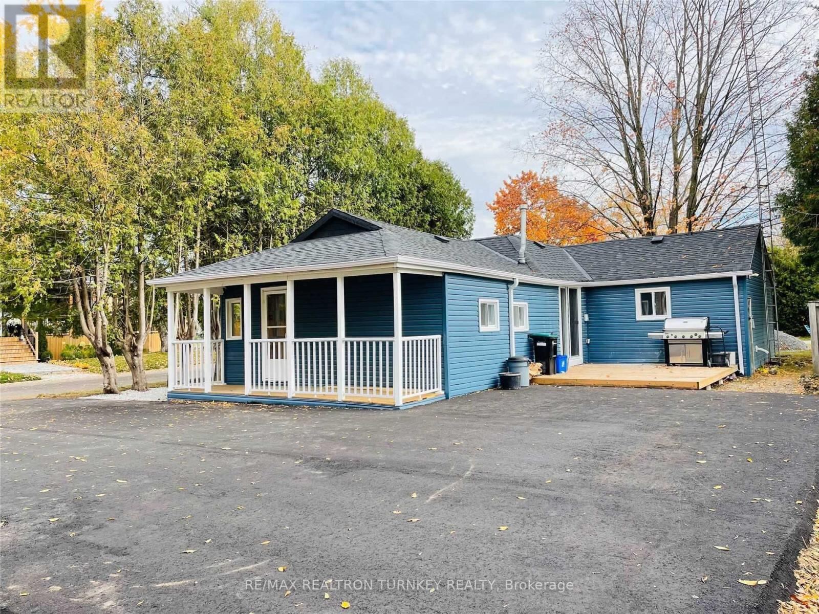 18 River Drive, East Gwillimbury (Holland Landing)