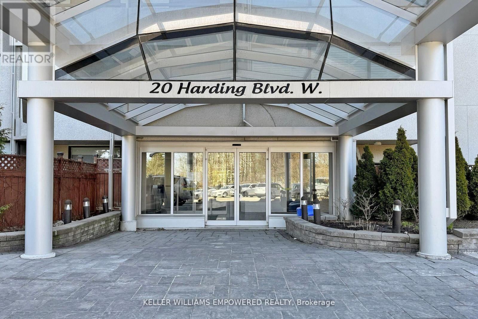 20 Harding Boulevard West Unit 707, Richmond Hill (North Richvale)