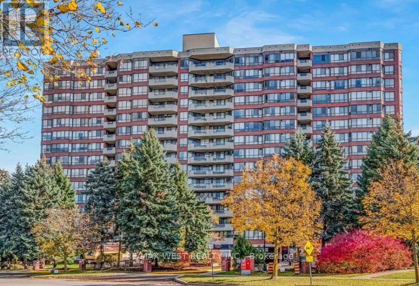 33 Weldrick Road East Unit 501, Richmond Hill (Observatory)