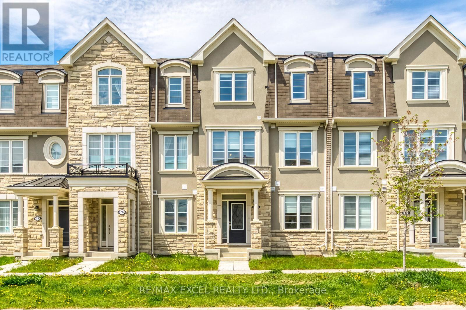 74 William F Bell Parkway, Richmond Hill
