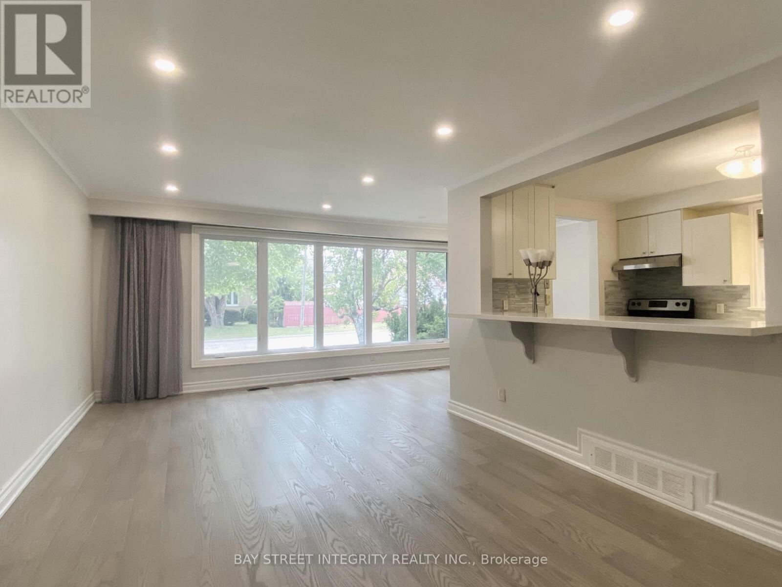 207 Maple Avenue Unit Main Level, Richmond Hill (Harding)