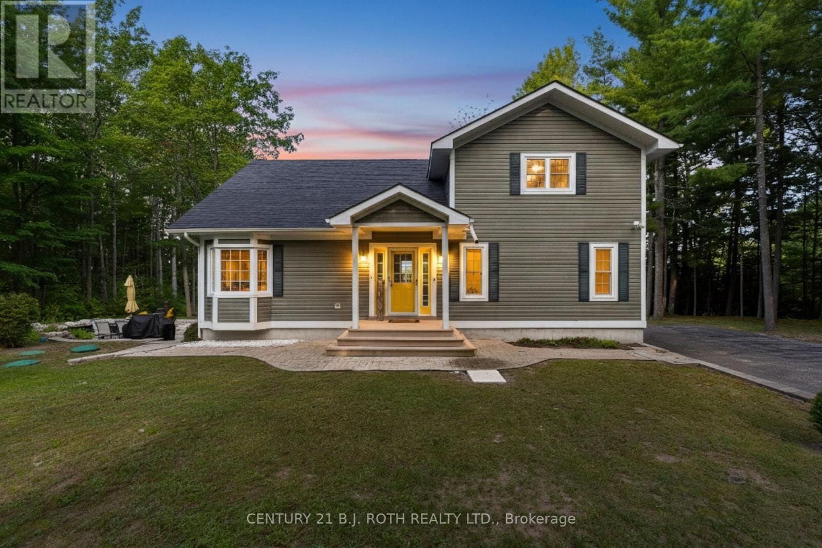 2710 Portage Trail, Springwater