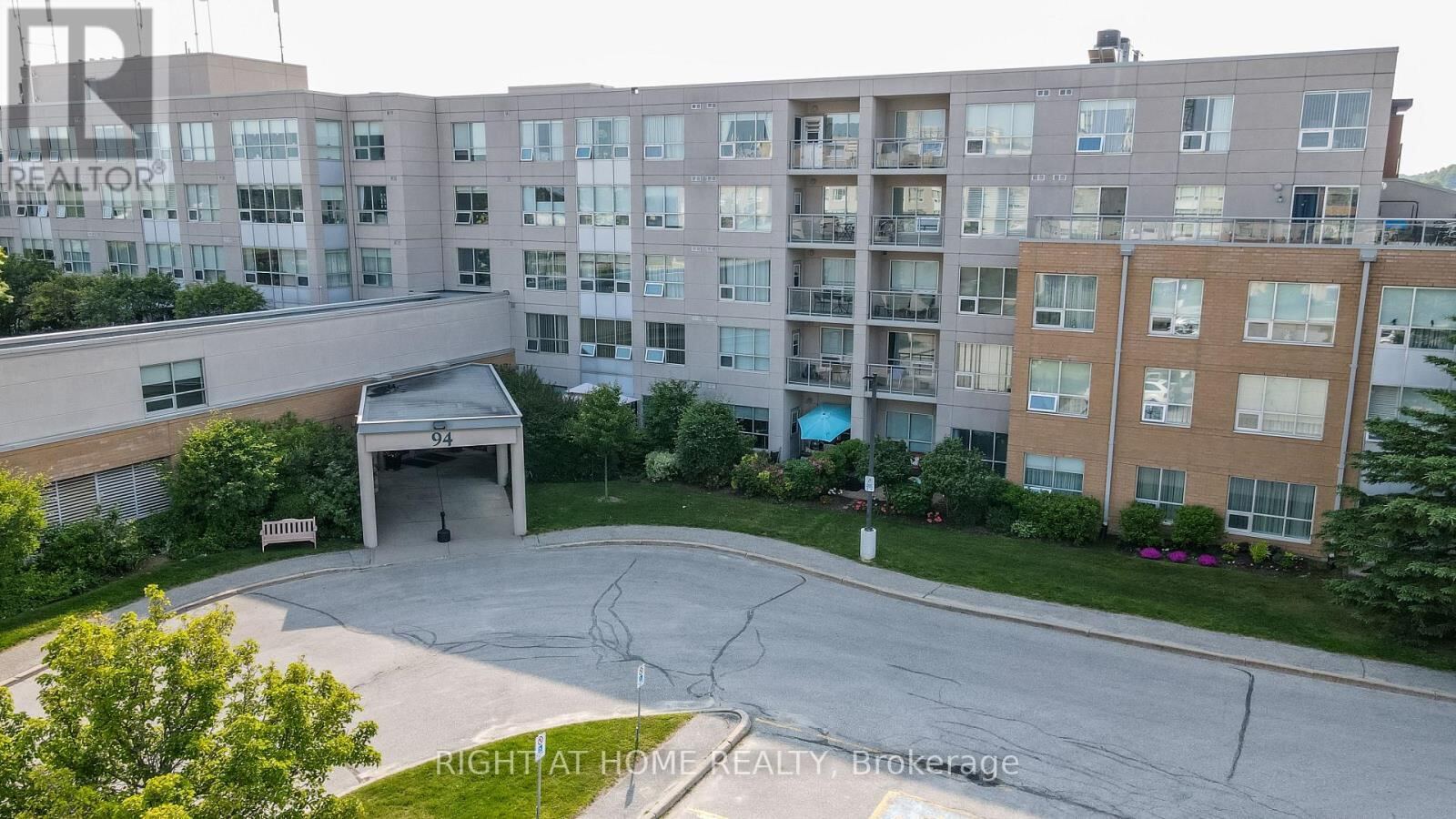 94 DEAN Avenue Unit 505, Barrie (Painswick South)