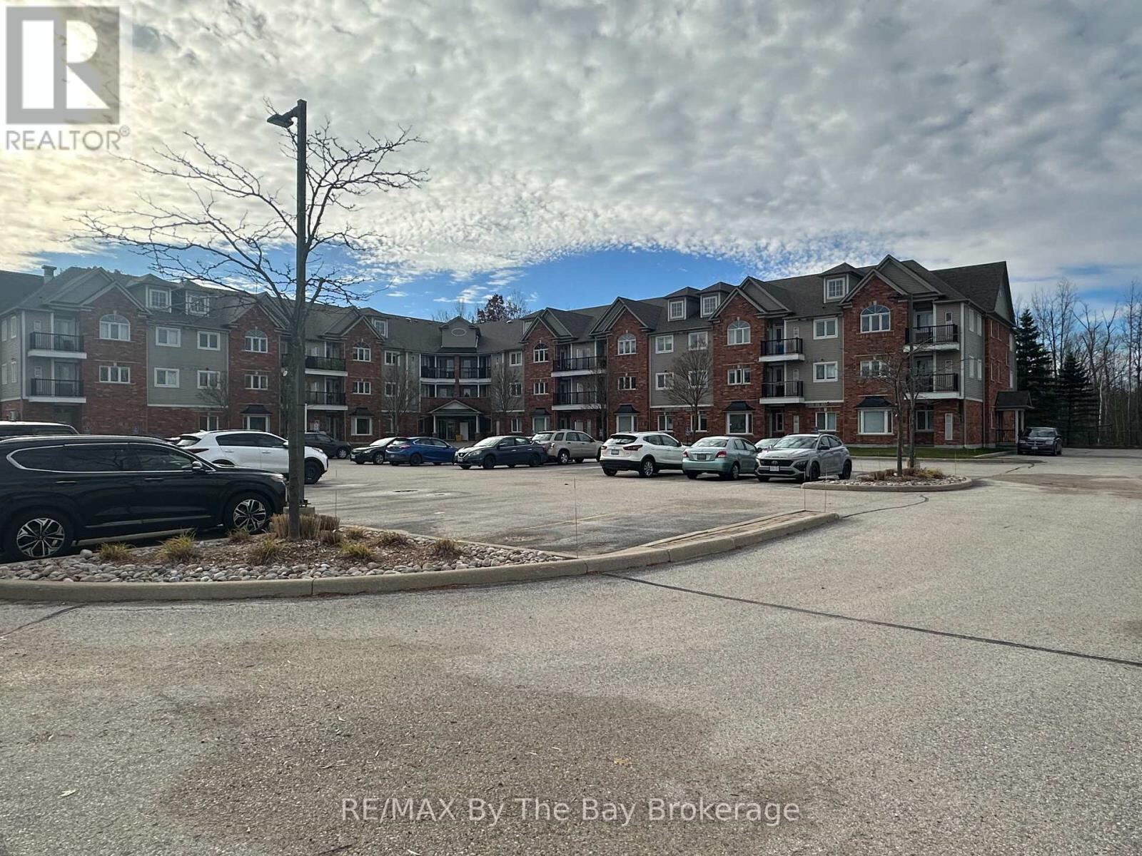 16 Westbury Avenue Unit 202, Wasaga Beach
