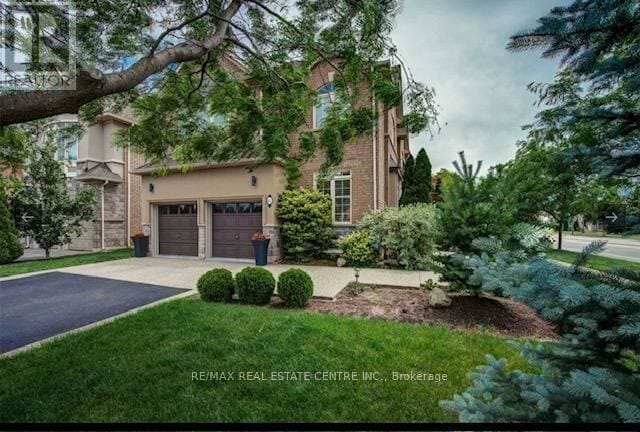 87 Great Lakes Boulevard South, Oakville (BR Bronte)