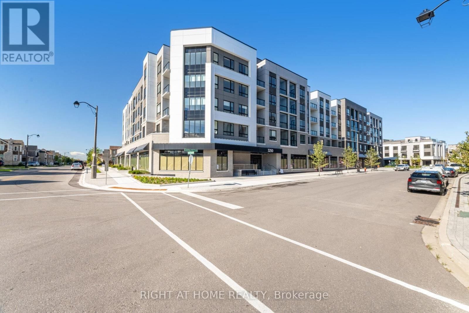 3250 Carding Mill Trail Unit 410, Oakville (GO Glenorchy)