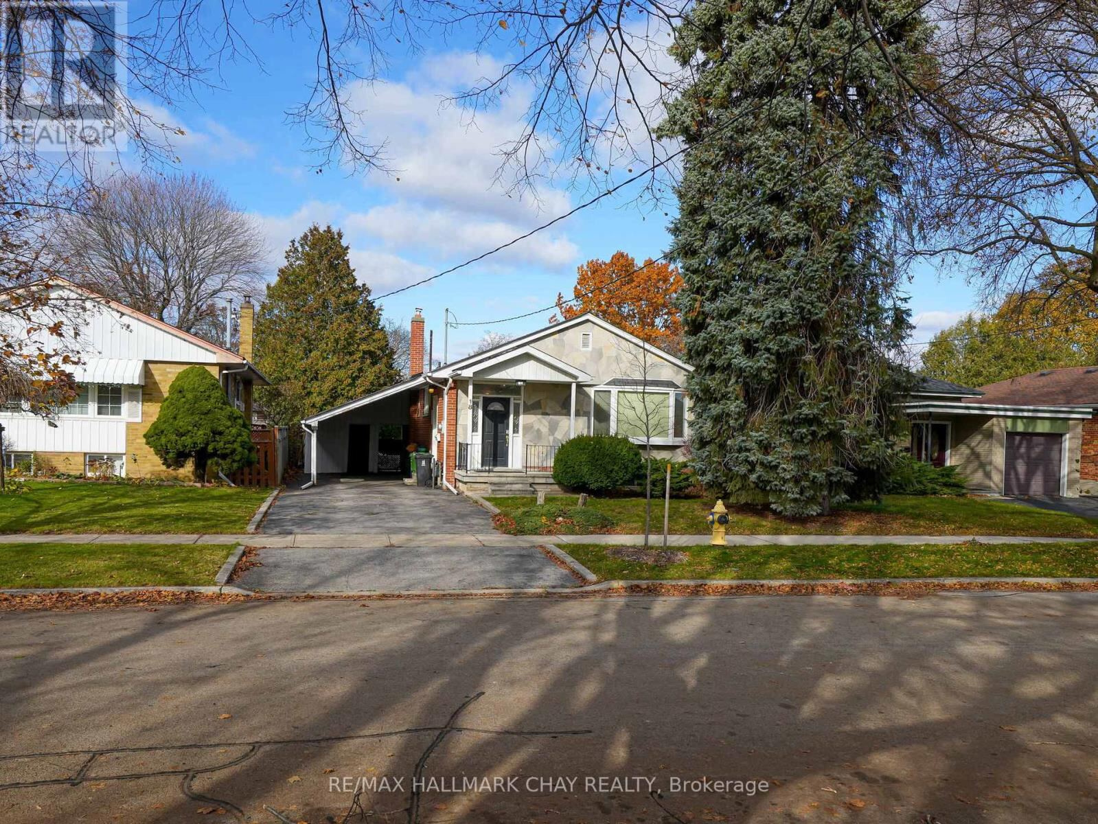 18 Ludgate Drive, Toronto (Rexdale-Kipling)