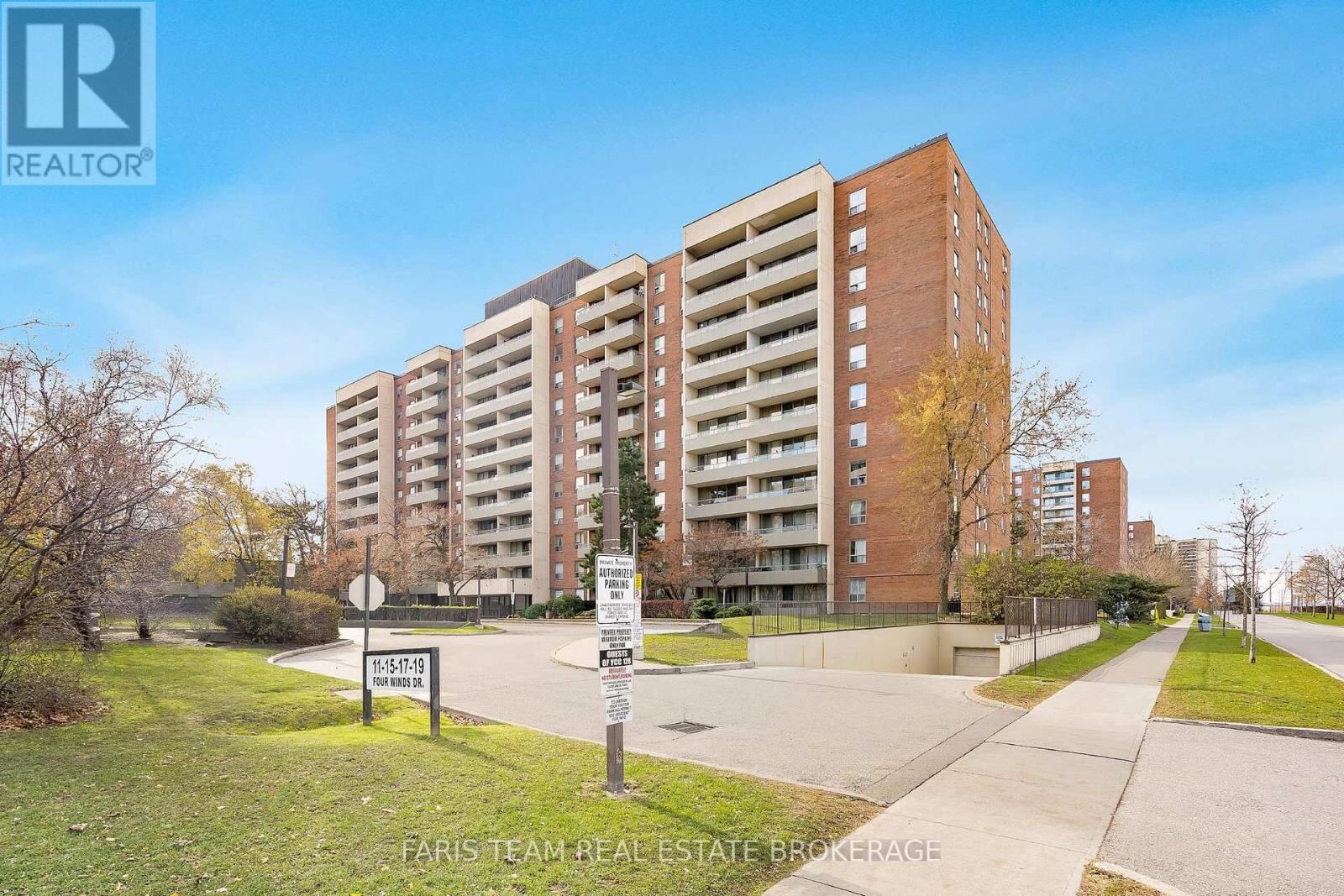19 Four Winds Drive Unit 104, Toronto (York University Heights)
