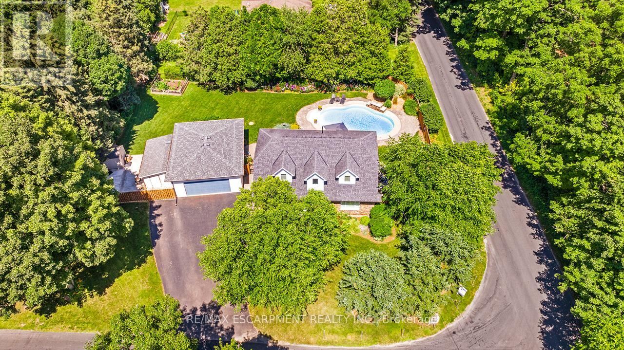 6487 Panton Street, Burlington