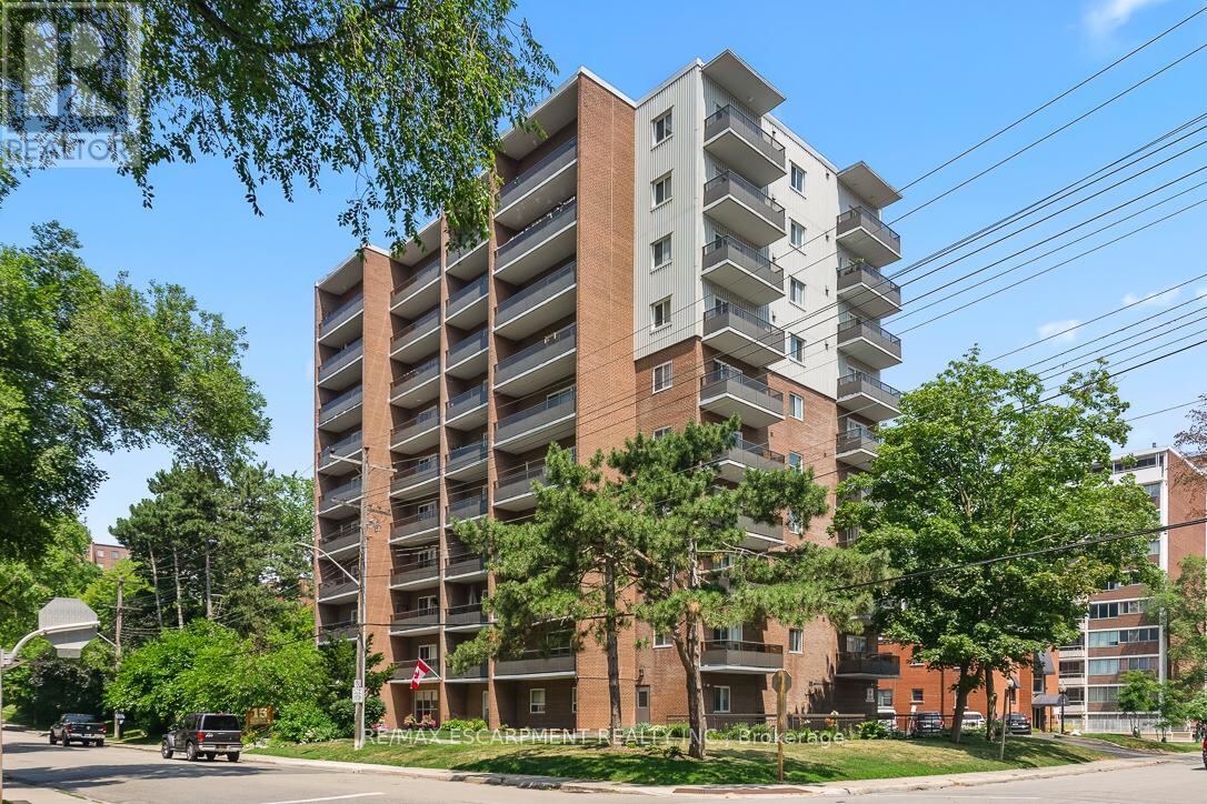 15 Elizabeth Street North Unit 805, Mississauga (Port Credit)