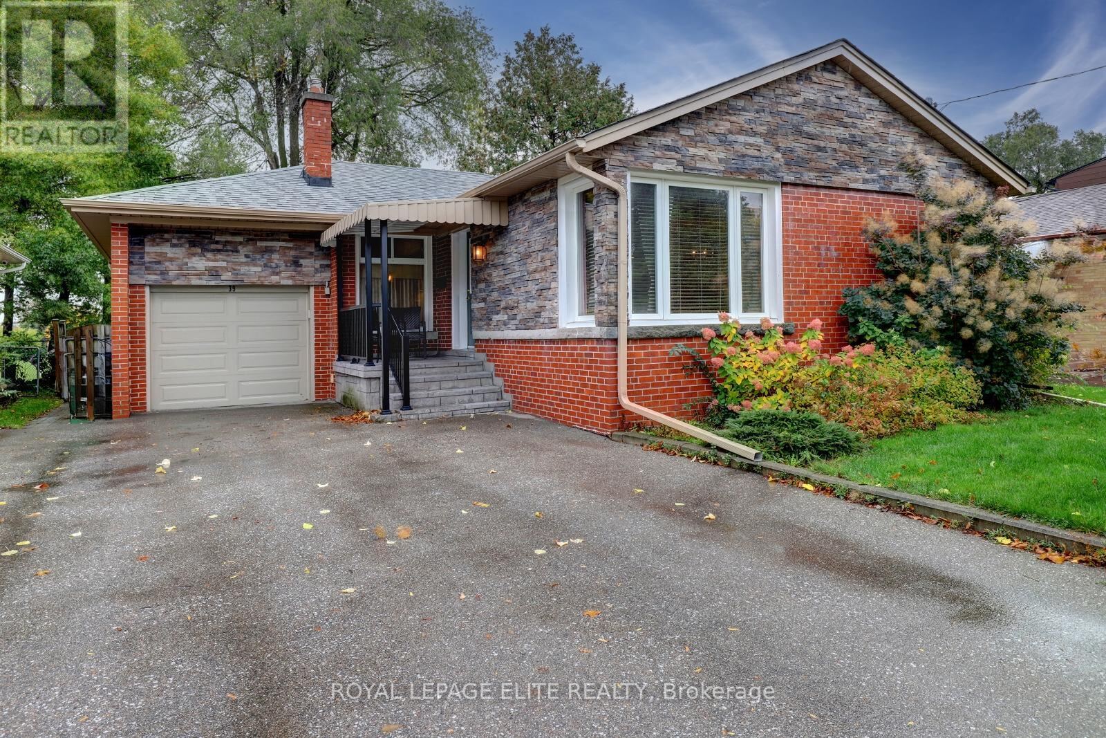 39 Sealcove Drive, Toronto (Etobicoke West Mall)