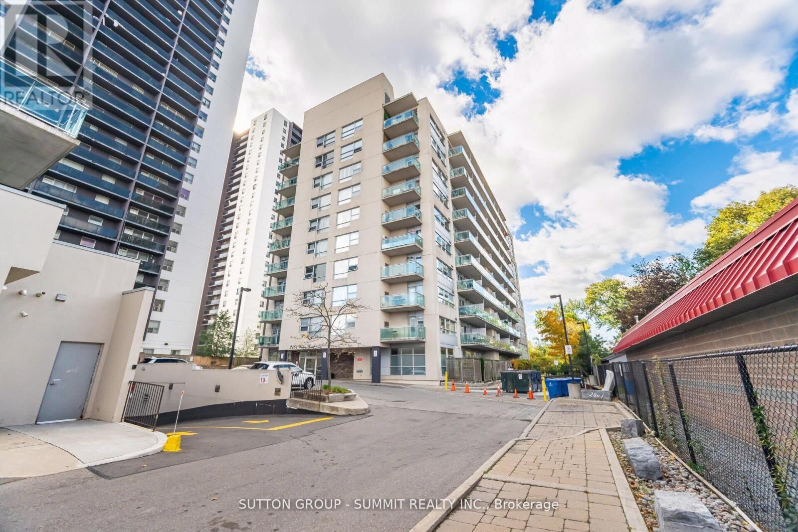2464 WESTON Road Unit 401, Toronto (Weston)
