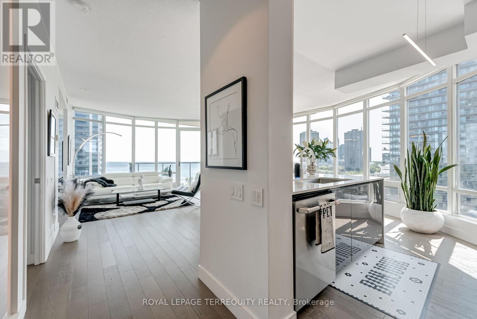 15 Windermere Avenue Unit 1210, Toronto (High Park-Swansea)
