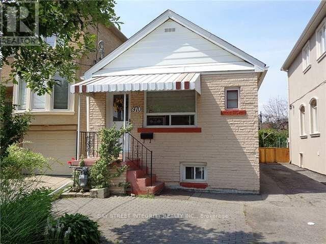 970 Briar Hill Avenue, Toronto (Briar Hill-Belgravia)