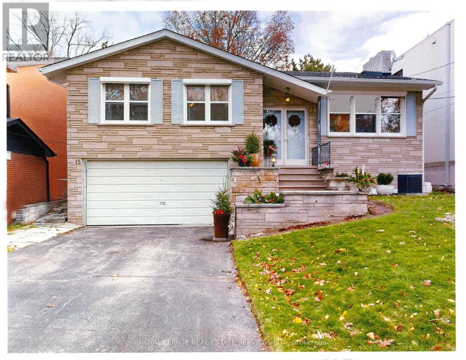 15 Cosmo Road, Toronto (Stonegate-Queensway)