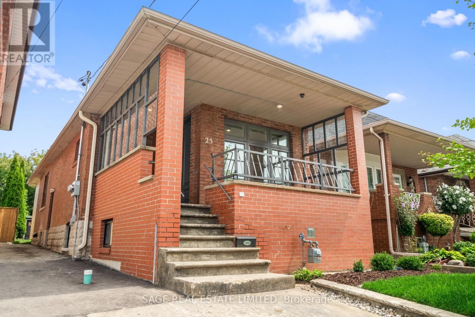 25 Chamberlain Avenue Unit Lower, Toronto (Briar Hill-Belgravia)