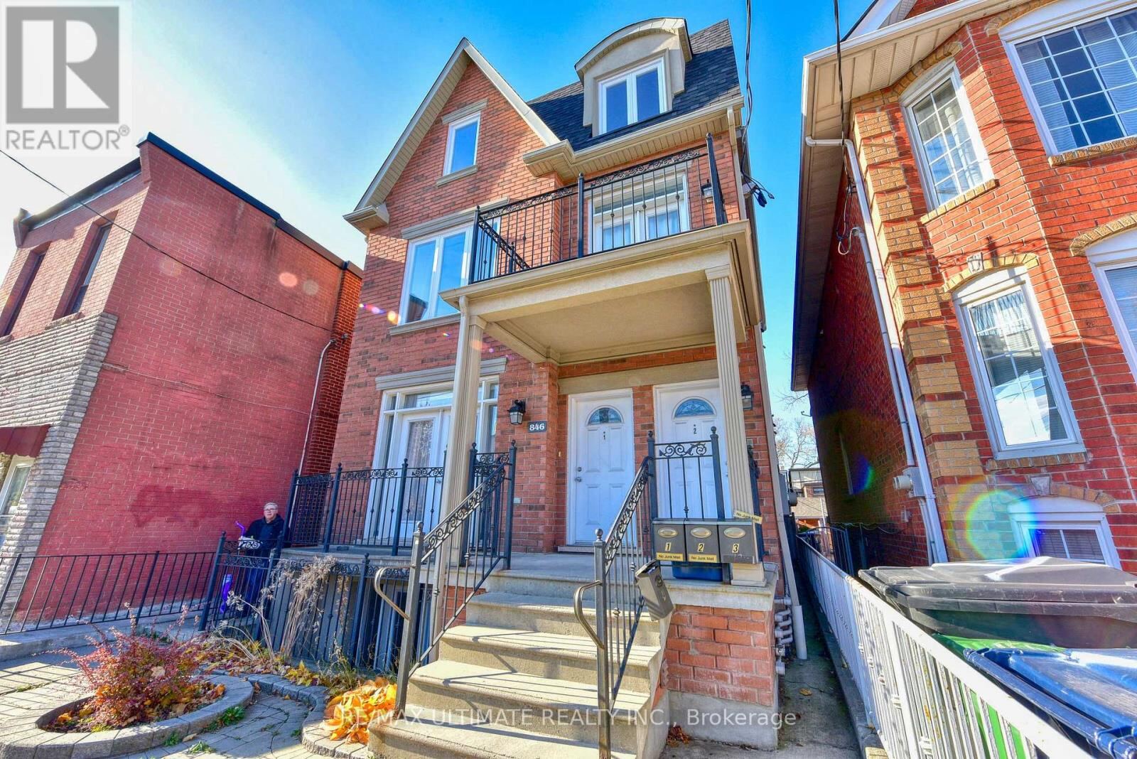 846 Ossignton Avenue Unit Basement, Toronto (Dovercourt-Wallace Emerson-Junction)
