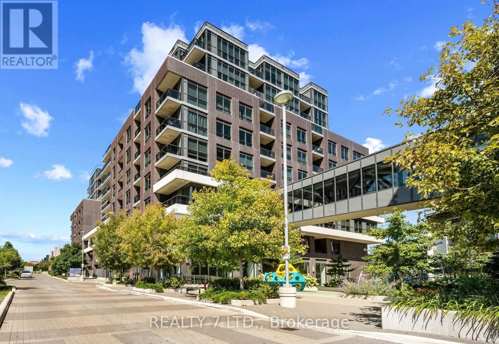 26 Gibbs Road Unit 1033, Toronto (Islington-City Centre West)
