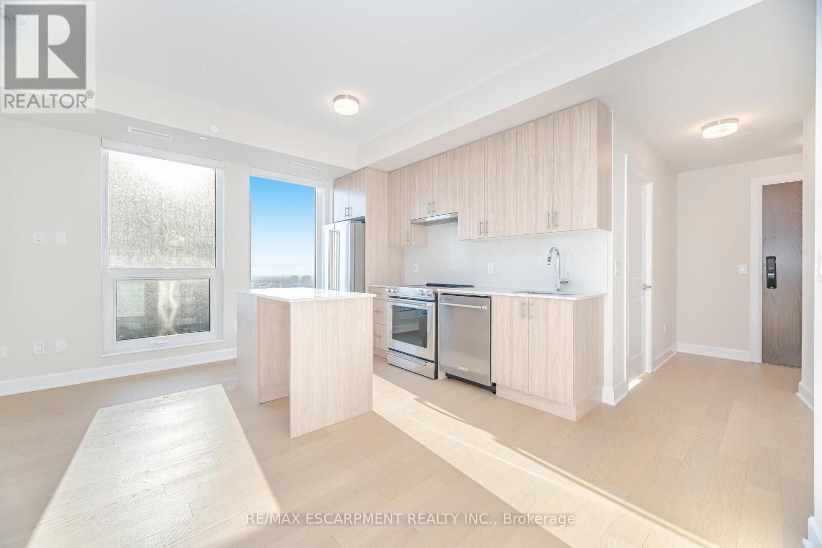 3240 William Coltson Avenue Unit 1901, Oakville (JM Joshua Meadows)