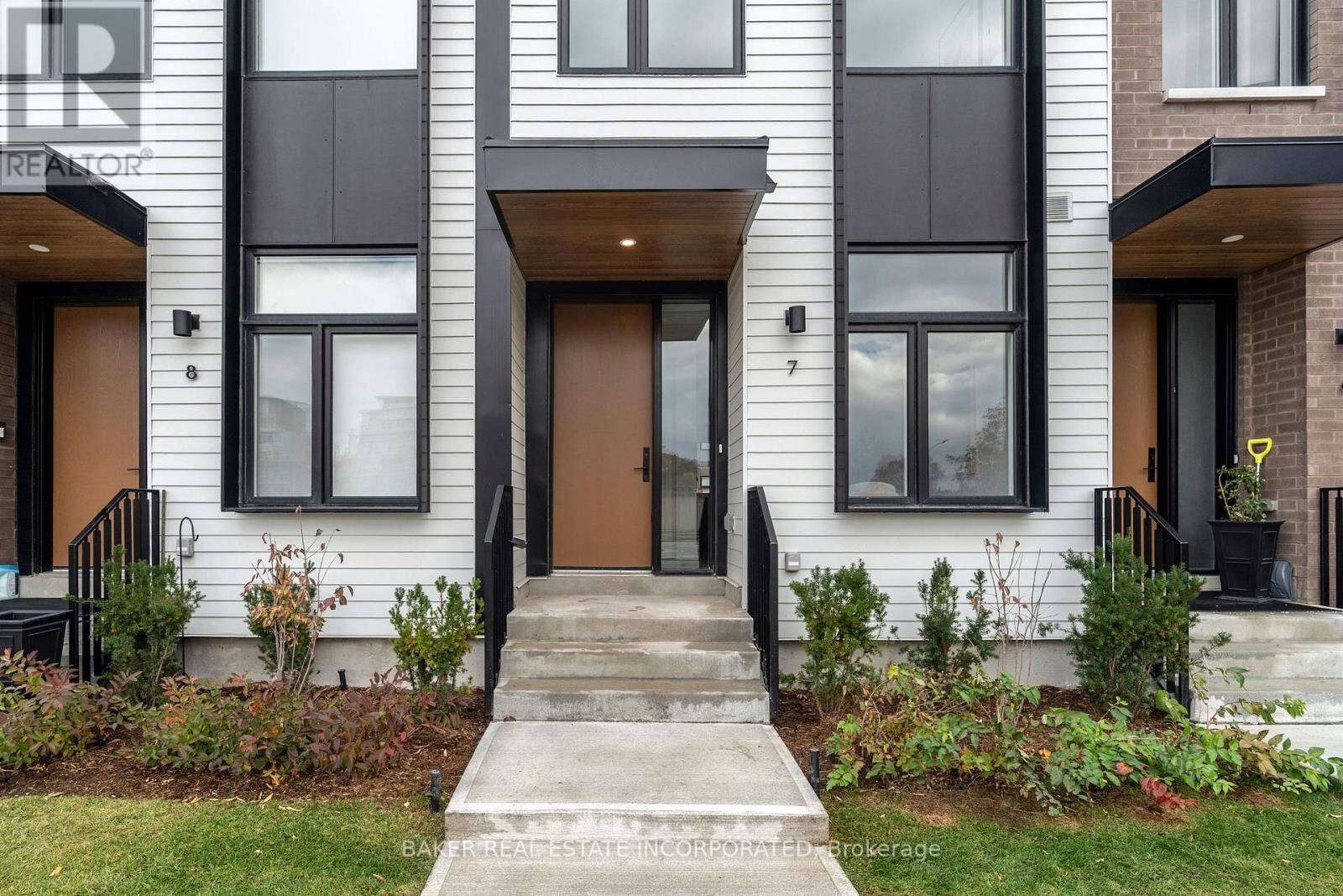 10 Lou Parsons Way Unit 7, Mississauga (Port Credit)