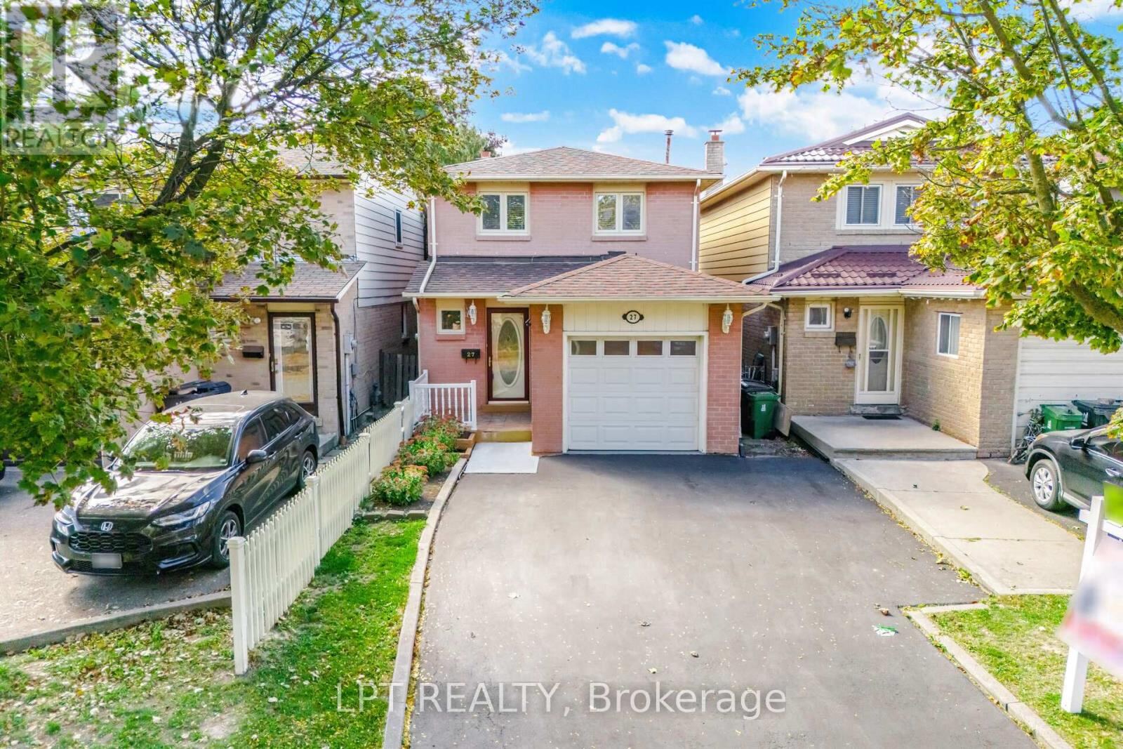 27 Woodsview Avenue, Toronto (West Humber-Clairville)