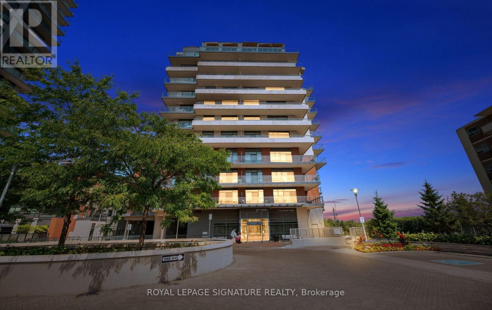 35 Fontenay Court Unit 807, Toronto (Edenbridge-Humber Valley)