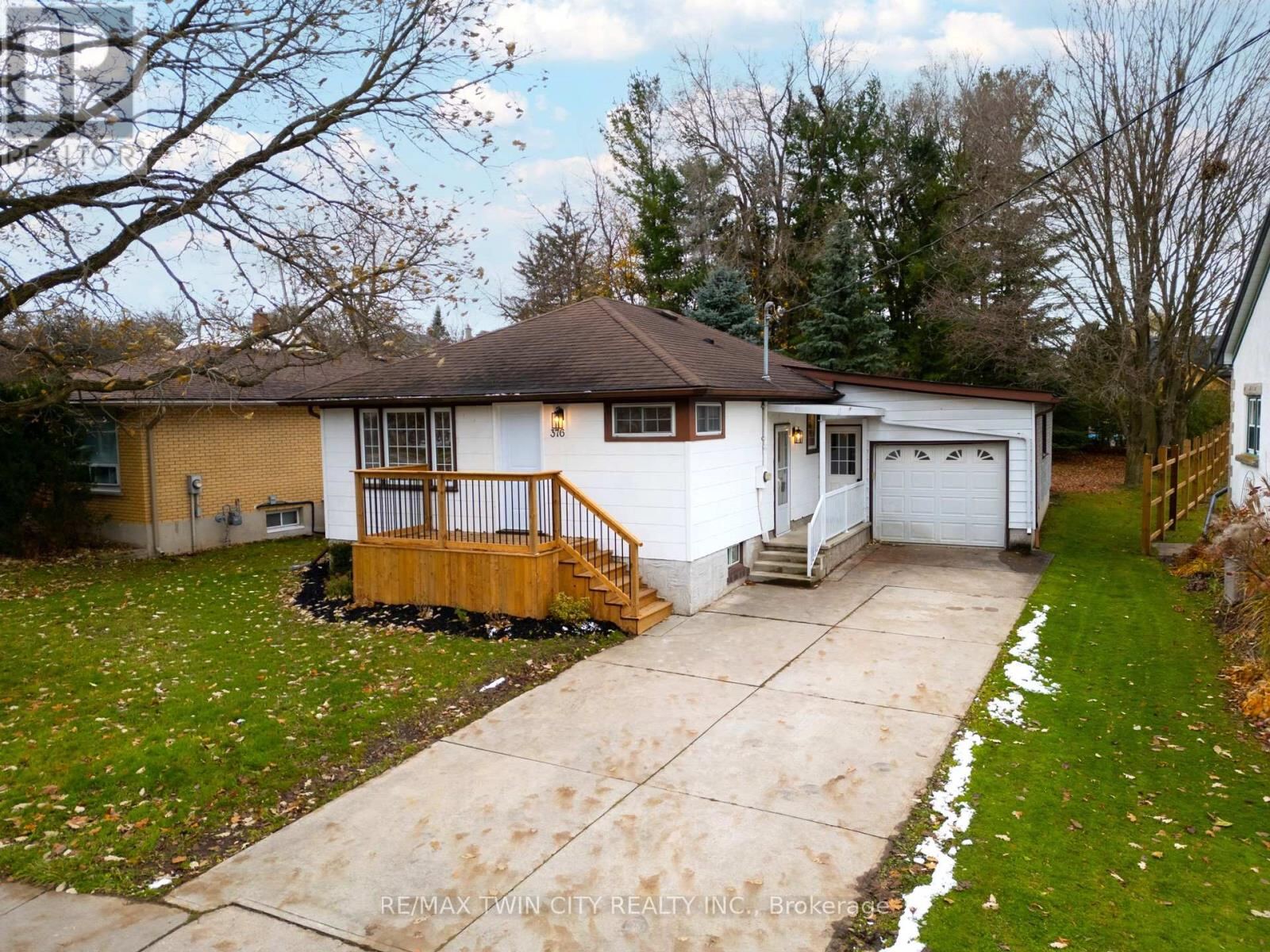 376 Peel Street, Wilmot