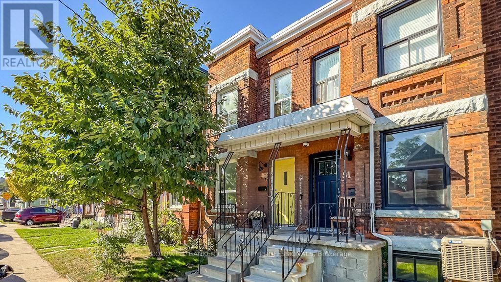 49 Madison Avenue, Hamilton (Gibson)