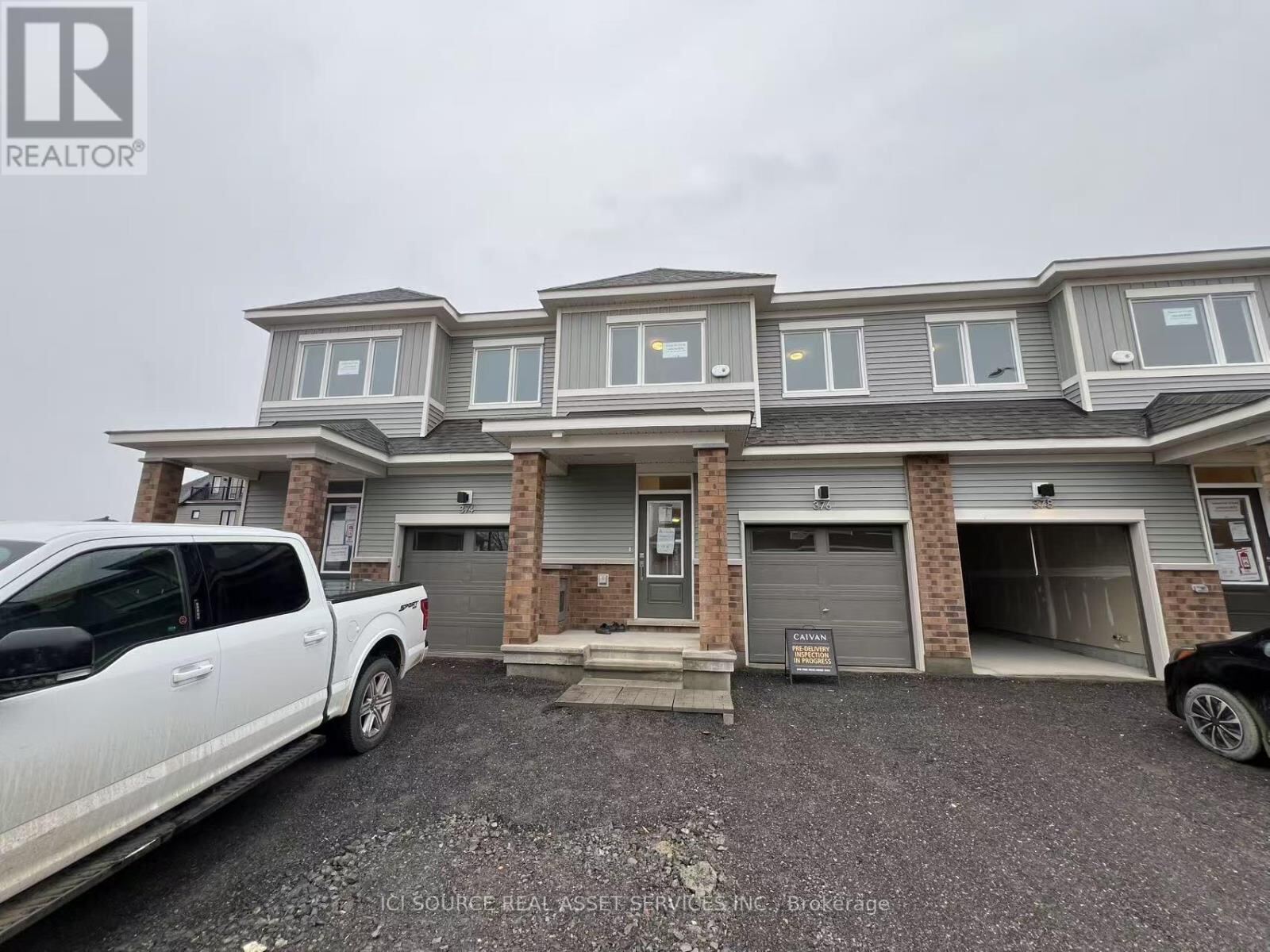376 Les Emmerson Drive, Ottawa