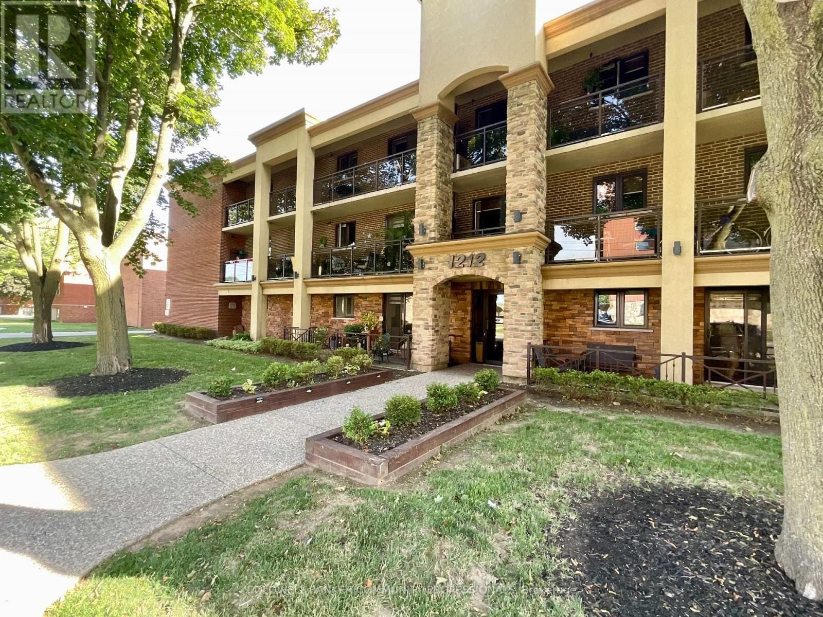 1212 Fennell Avenue East Unit 108, Hamilton (Huntington)