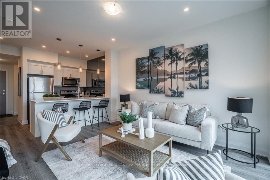 16 Concord Place Unit 426, Grimsby (Grimsby Beach)