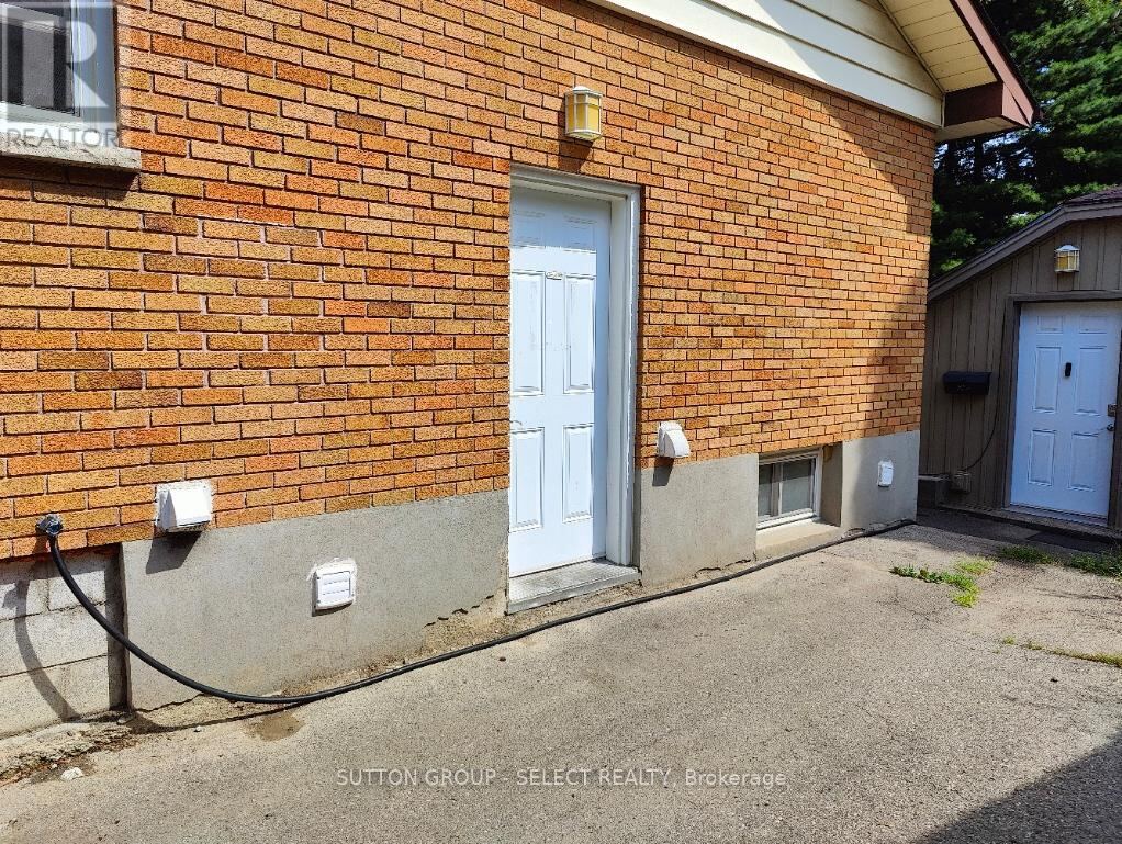 83 Britannia Avenue Unit lower, London North (North N)