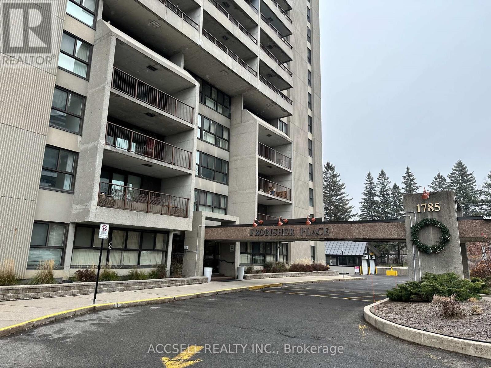1785 Frobisher Lane North, Ottawa