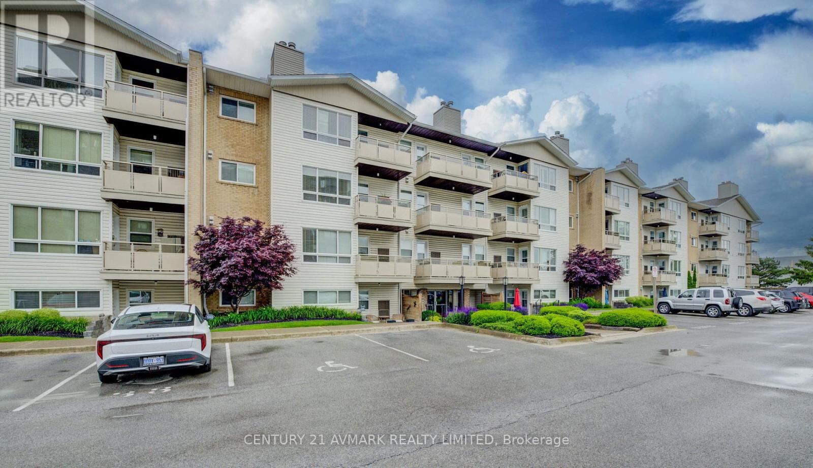 78 Roehampton Avenue Unit 205, St. Catharines (Carlton/Bunting)