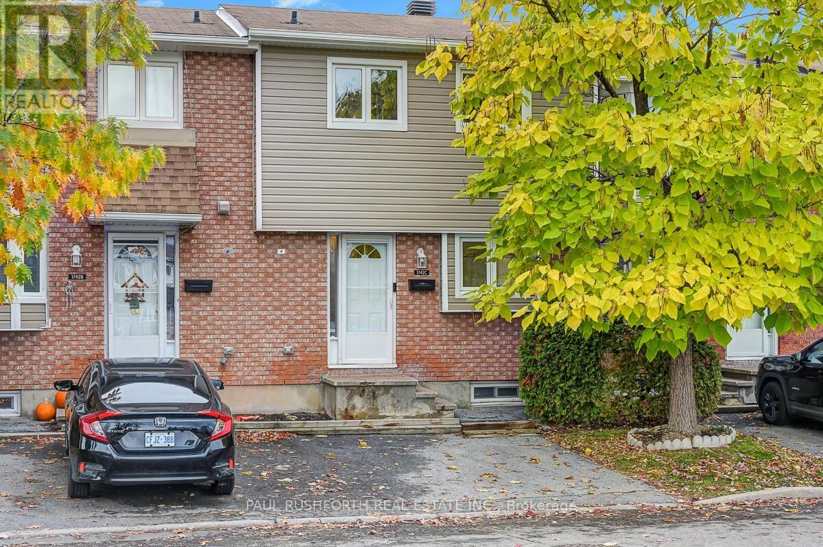 1742 Lamoureux Drive Unit C, Ottawa