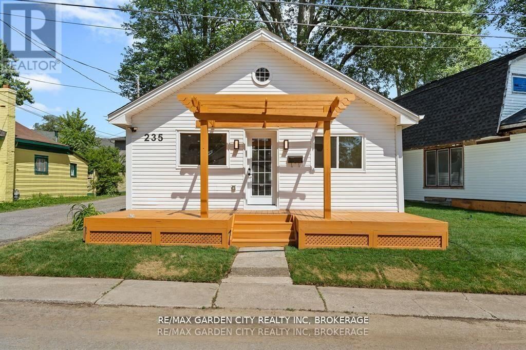 235 Lincoln Road West, Fort Erie (Crystal Beach)