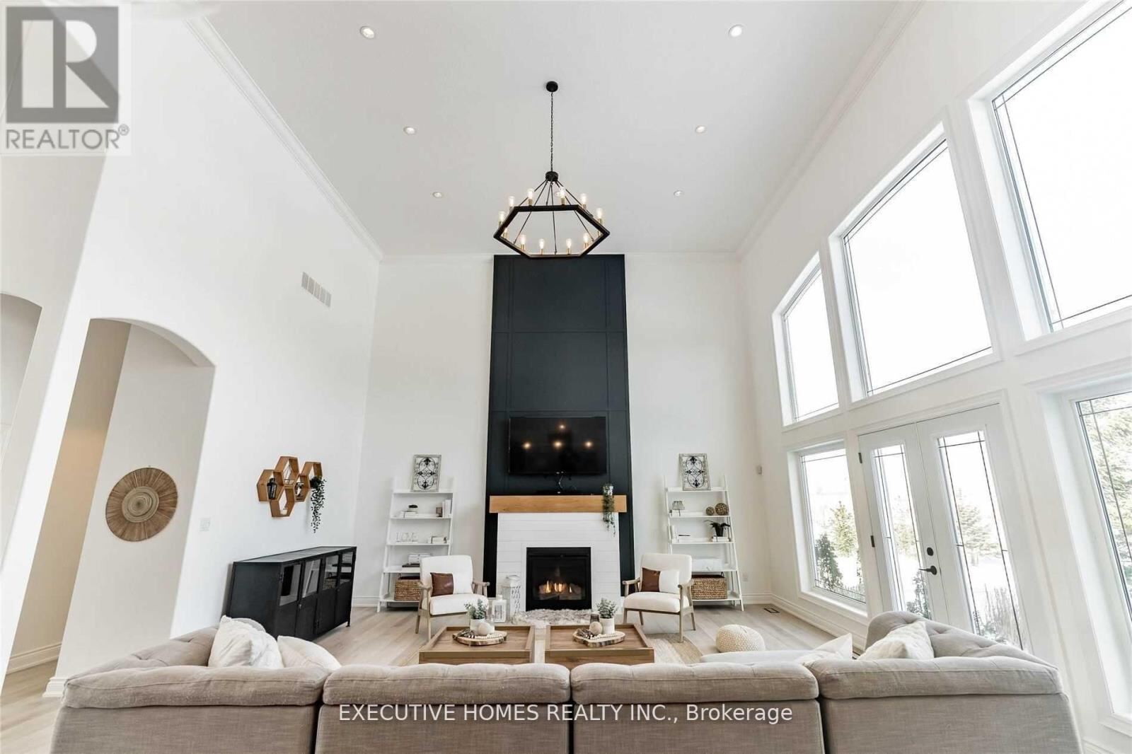 769 Mud Street East, Hamilton