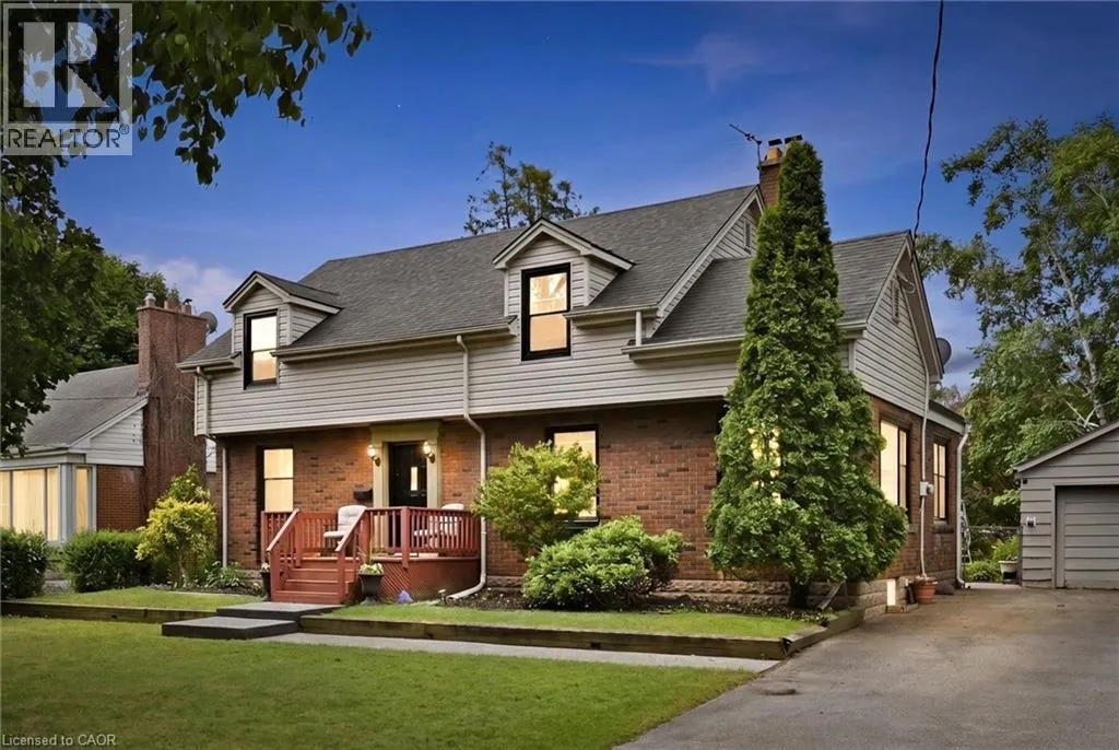 938 CLOVERLEAF Drive, Burlington