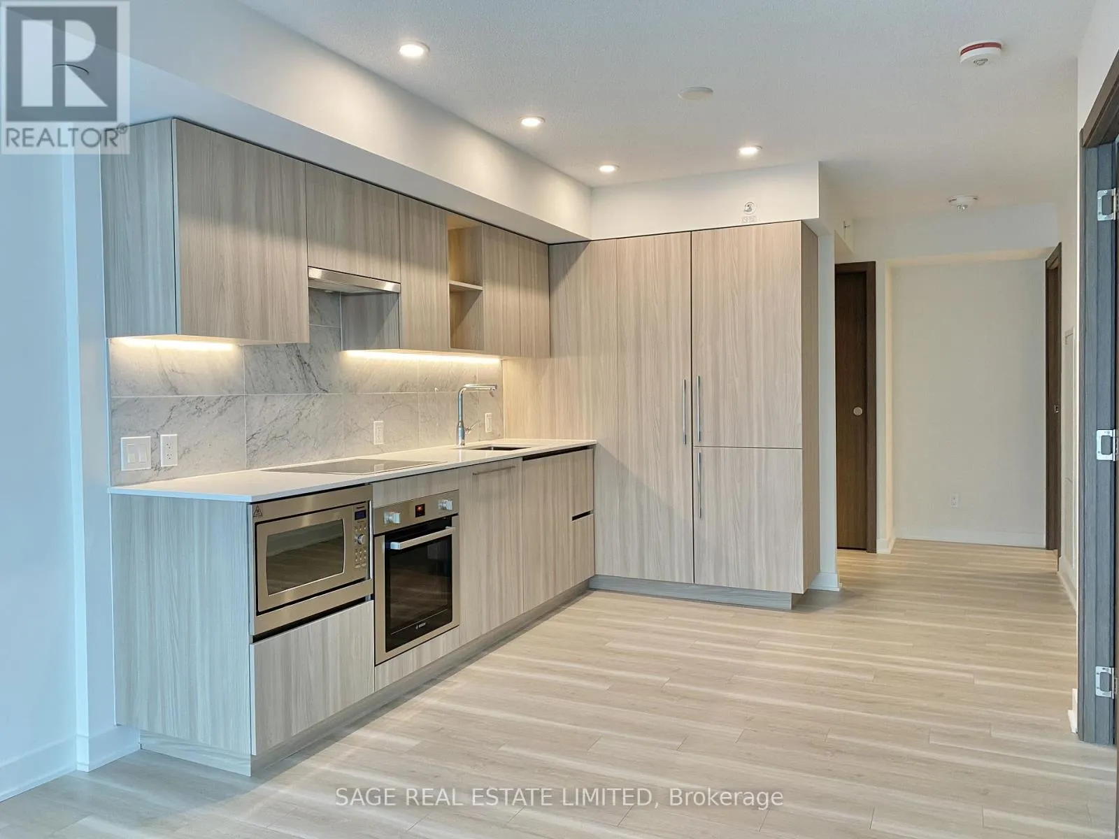 17 Bathurst Street Unit 801, Toronto (Waterfront Communities)