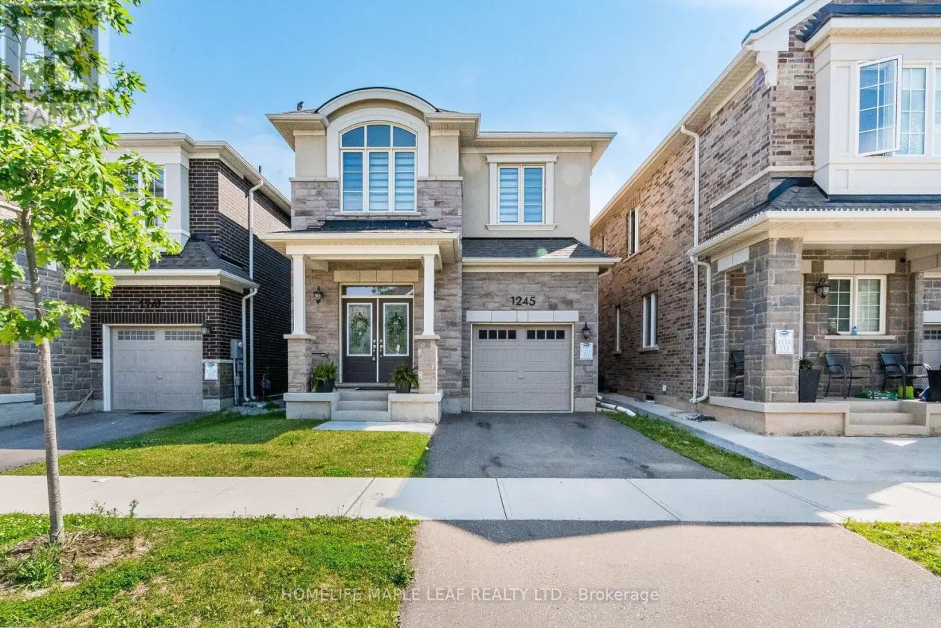 1245 Muskoka Heights, Milton (BW Bowes)